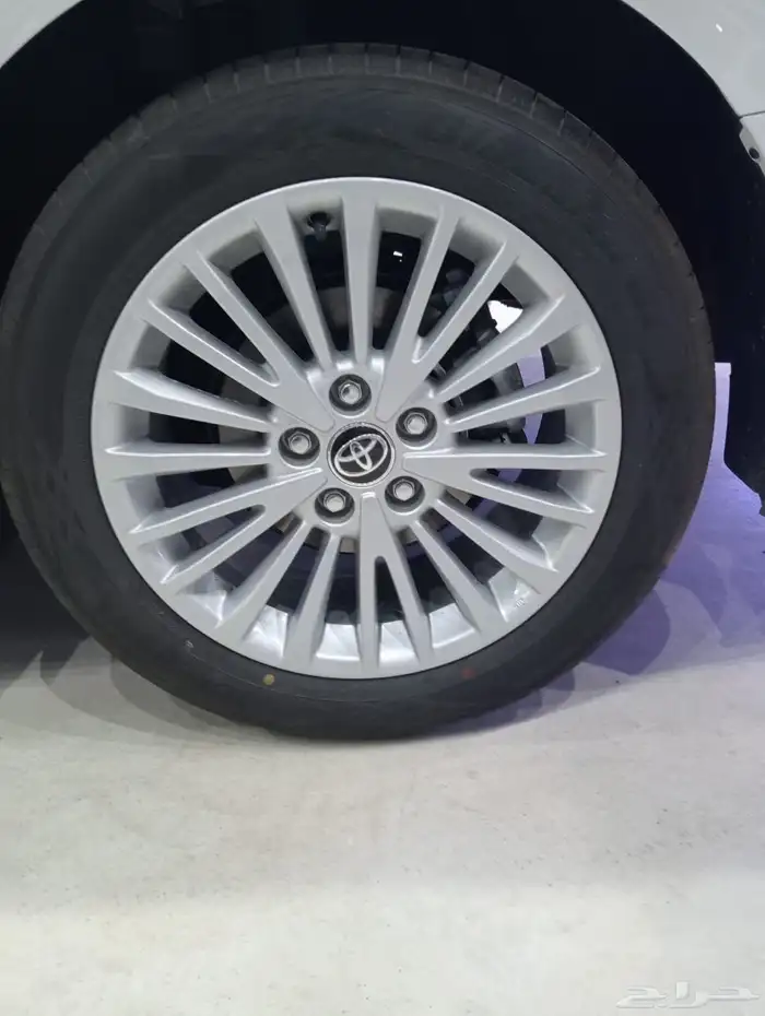 تويوتا كامري LE بنزين 2025 1