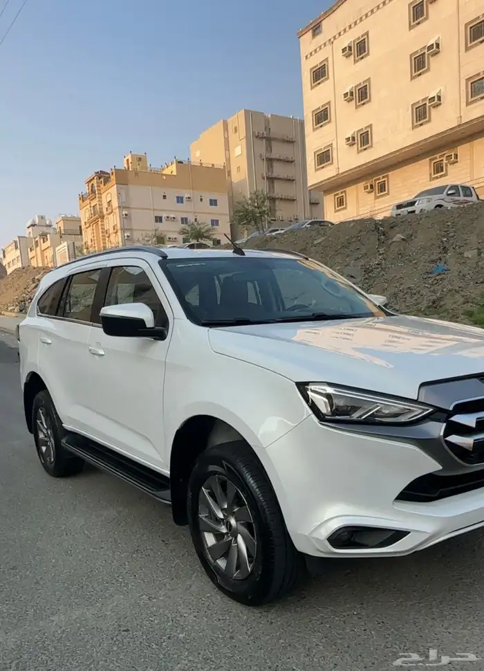 ايسوزو MUX (دبل) 2023 فل كامل ( بحالة الوكالة ) خالي من الرش 2