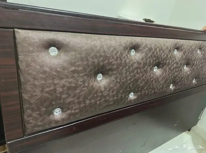 سرير كبيره مع مرتبته و سرير متر بدون مرتبه 1