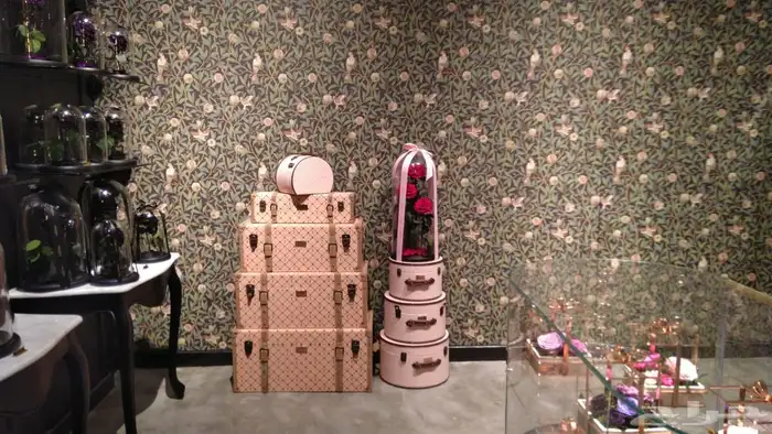 تقبيل محل ورد 38