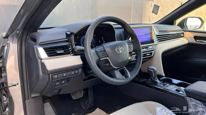 تويوتا كامري LE بنزين 2025 لدى شركة عبدالمجيد الخضر 9