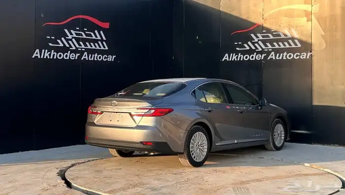 تويوتا كامري LE بنزين 2025 لدى شركة عبدالمجيد الخضر 4