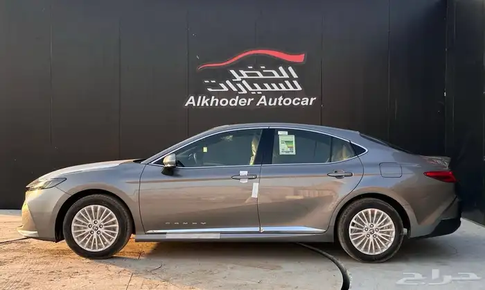 تويوتا كامري LE بنزين 2025 لدى شركة عبدالمجيد الخضر 2