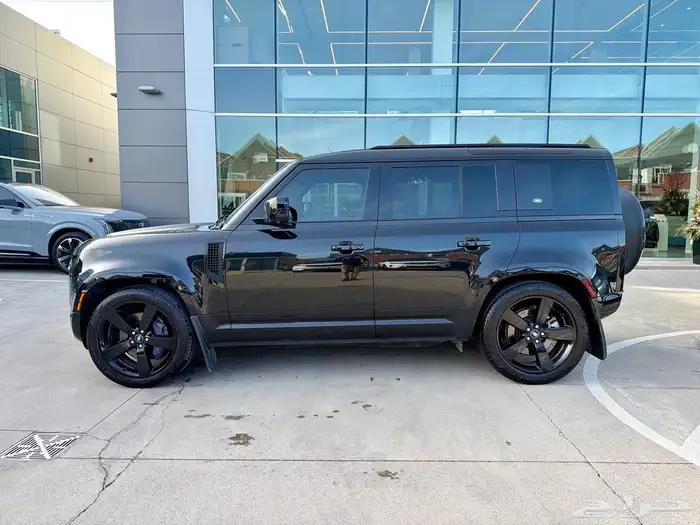 للبيع ديفندر 2023 - V6 فئه SE داخليه جملي وارد كندا 0