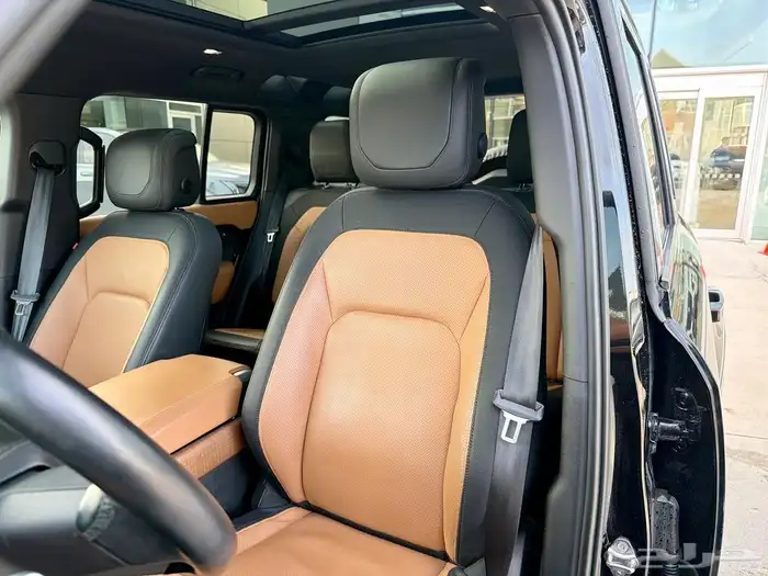 للبيع ديفندر 2023 - V6 فئه SE داخليه جملي وارد كندا 4