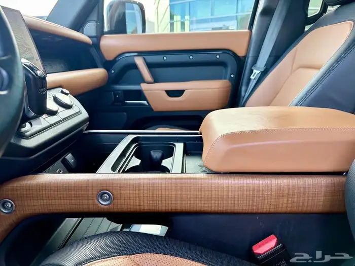 للبيع ديفندر 2023 - V6 فئه SE داخليه جملي وارد كندا 8