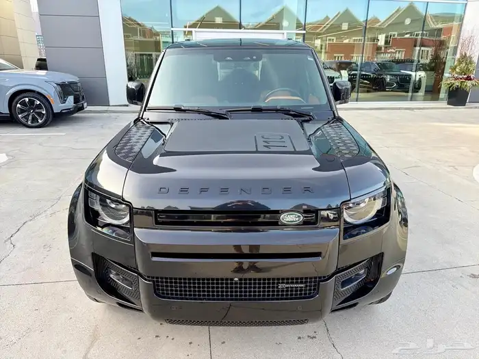 للبيع ديفندر 2023 - V6 فئه SE داخليه جملي وارد كندا 2