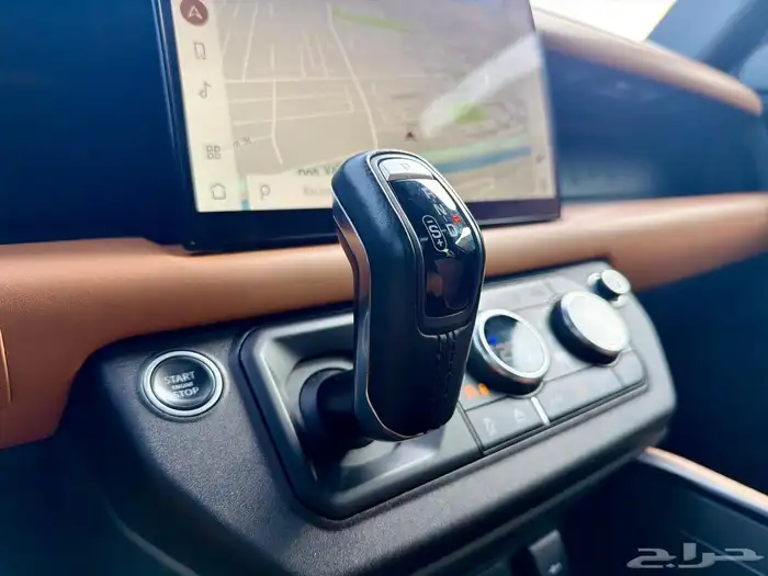 للبيع ديفندر 2023 - V6 فئه SE داخليه جملي وارد كندا 6