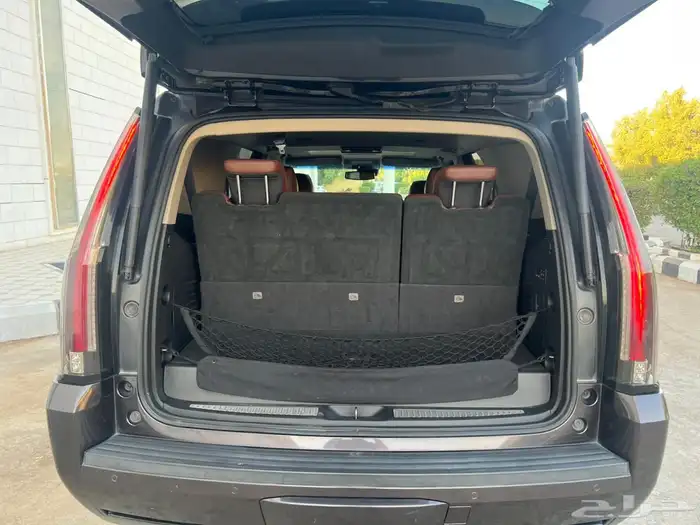 كاديلاك اسكاليد 2016 (بحالة ممتازة) 14