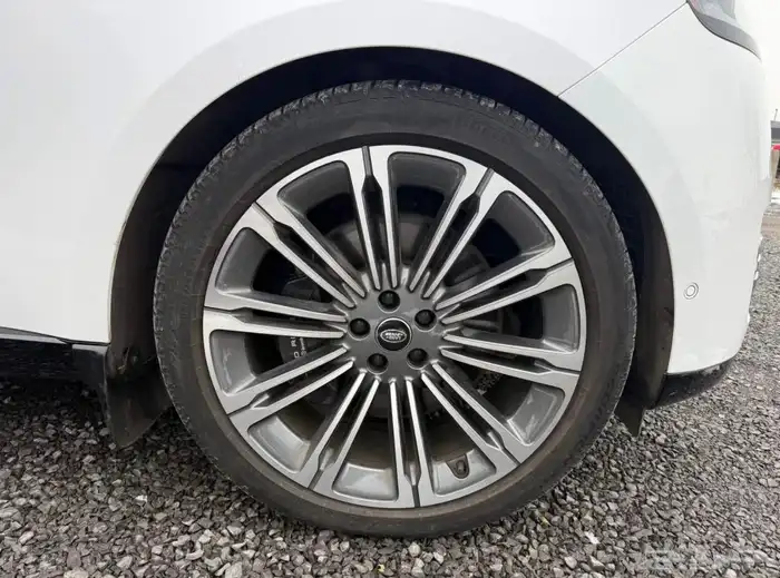 للبيع رانج روفر فوج 7 ركاب موديل 2025 فل الفل وارد كندا 4