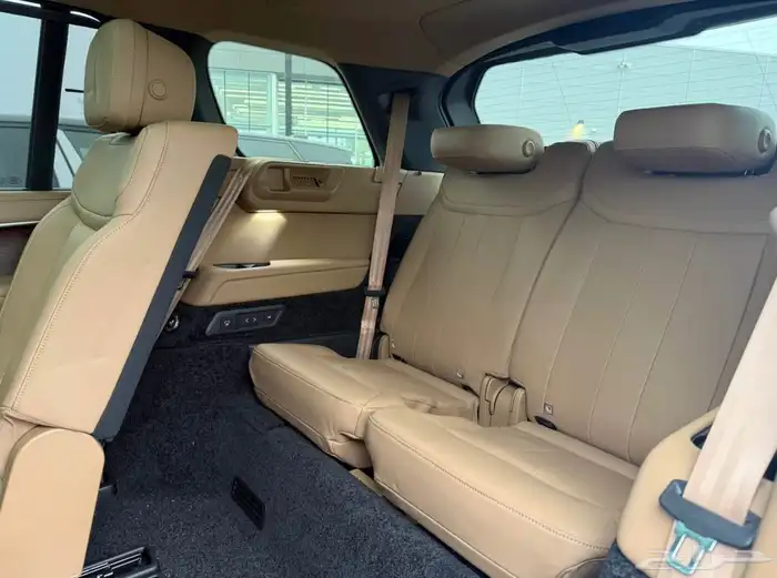 للبيع رانج روفر فوج 7 ركاب موديل 2025 فل الفل وارد كندا 11