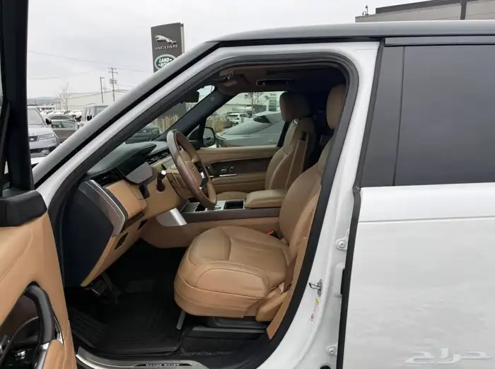 للبيع رانج روفر فوج 7 ركاب موديل 2025 فل الفل وارد كندا 3