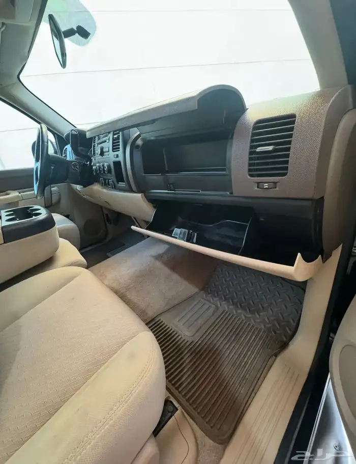 للبيع شفروليه من نوع بكب سلفرادو فل كامل موديل 2012 دبل 10