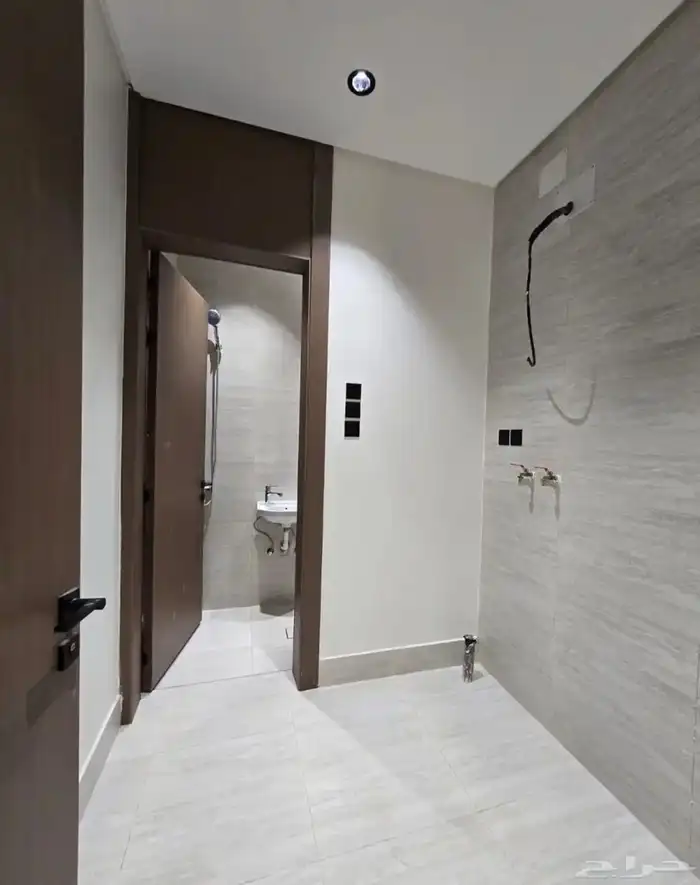 للبيع في ابها شقق فاخره ب 450 الف طريق مرحبا الف 14