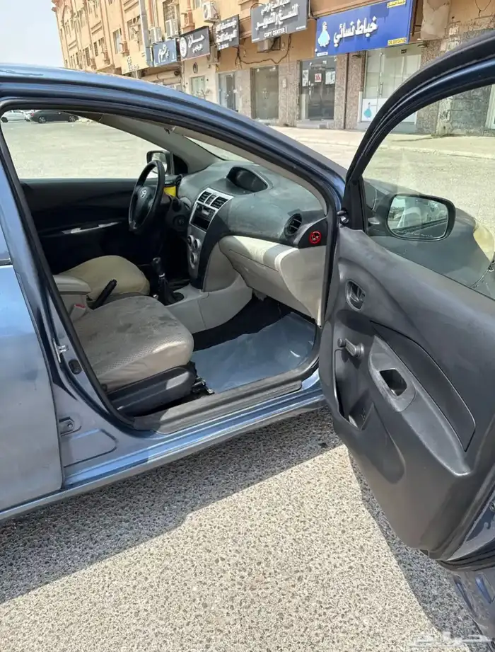 تايوتا يارس نضيفه شرط وسعر مناسب 7