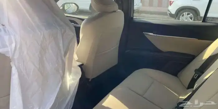 تويوتا كامري LE بنزين نصف فل موديل 2025 كاش وتقسيط 10