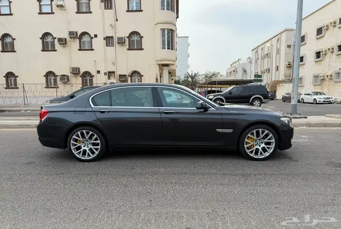 للبيع BMW 740 Li فل الفل 2012 نظيف جدا جدا 3