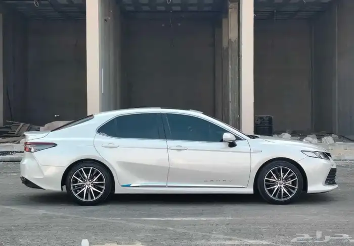 Toyota Camry GLE Hybrid 2023 2