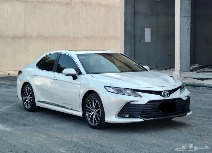 Toyota Camry GLE Hybrid 2023 1