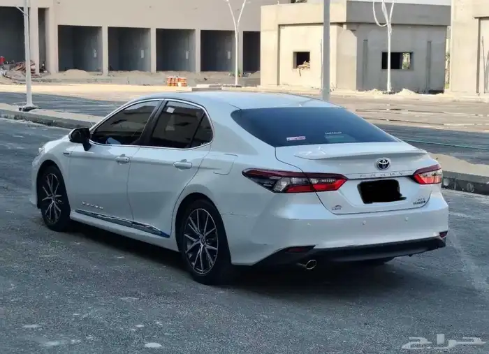 Toyota Camry GLE Hybrid 2023 4