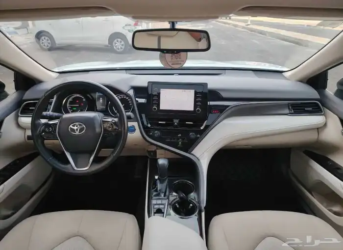Toyota Camry GLE Hybrid 2023 13