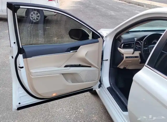 Toyota Camry GLE Hybrid 2023 7