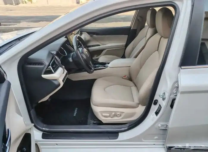 Toyota Camry GLE Hybrid 2023 8