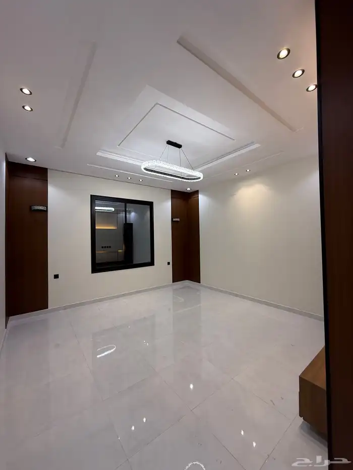 للبيع روف علوي بدرج داخلى وخارجى بحى الراقى شرق خميس مشيط 12