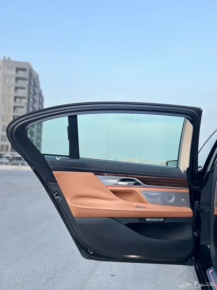 بي ام دبليو 750li ممشى قليل 2016 قمة النظافة بحالة الوكالة 28