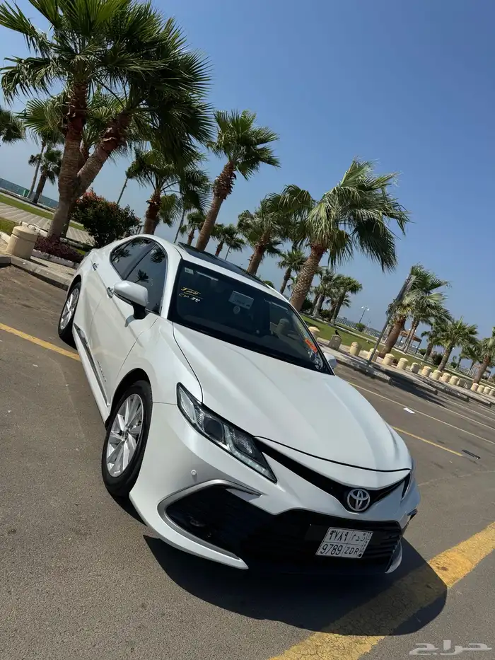 كامري 2023 فلGLE بنزين مازالت تحت الضمان والبيع سمح 2