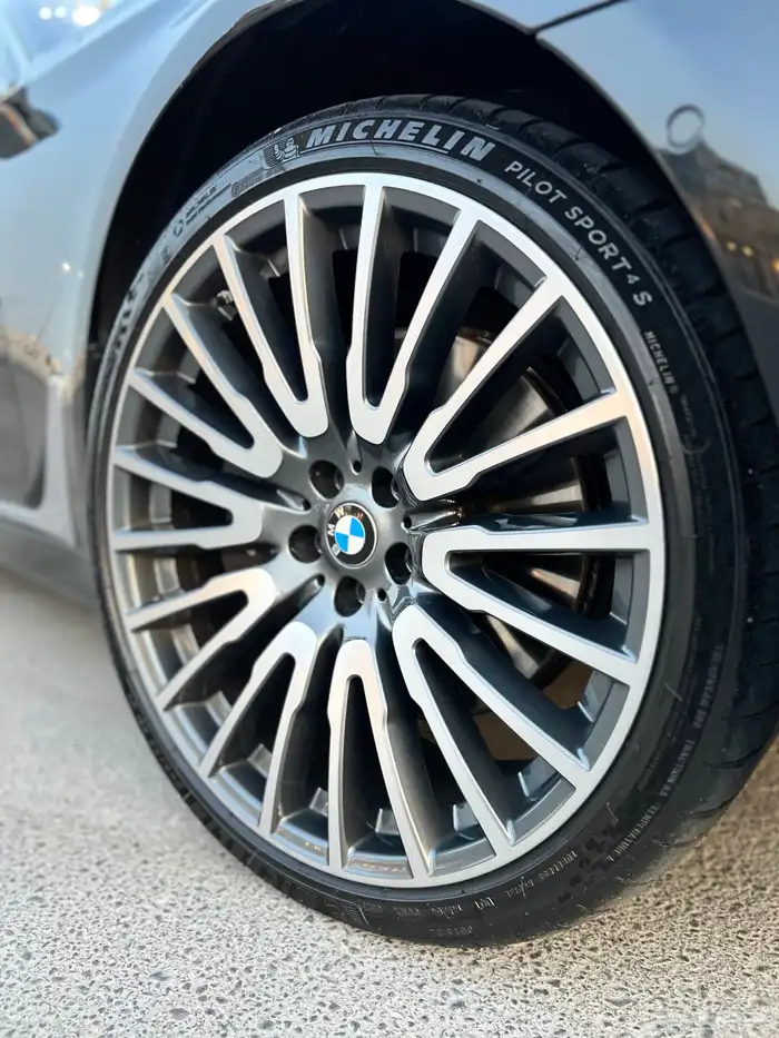 بي ام دبليو 750li ممشى قليل 2016 قمة النظافة بحالة الوكالة 11