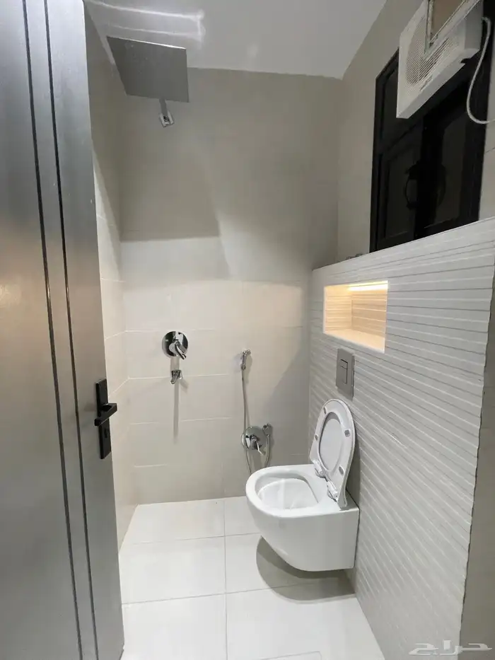 للبيع ادوار ارضيه ودوار علويه تشطيب ممتاز خلف المعارض 14