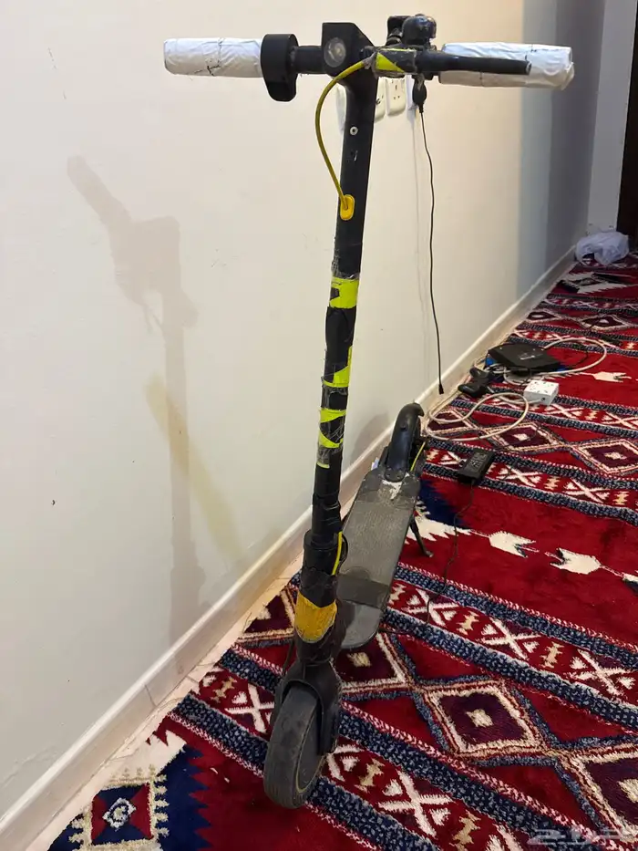 سكوتر معه شاحنه شغال 0