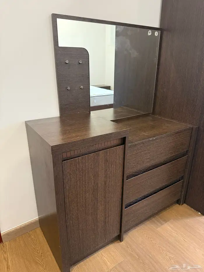 اثاث غرفة نوم ( تسريحه فقط ) بحاله ممتازه 1