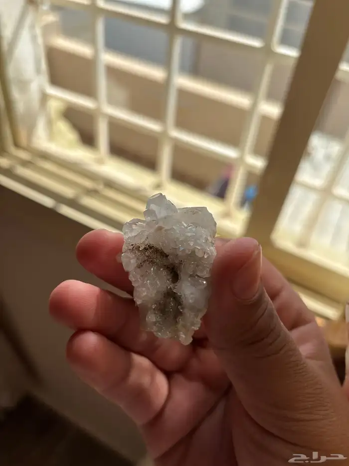 حجر الكوارتز لامع وفخم جدا 1