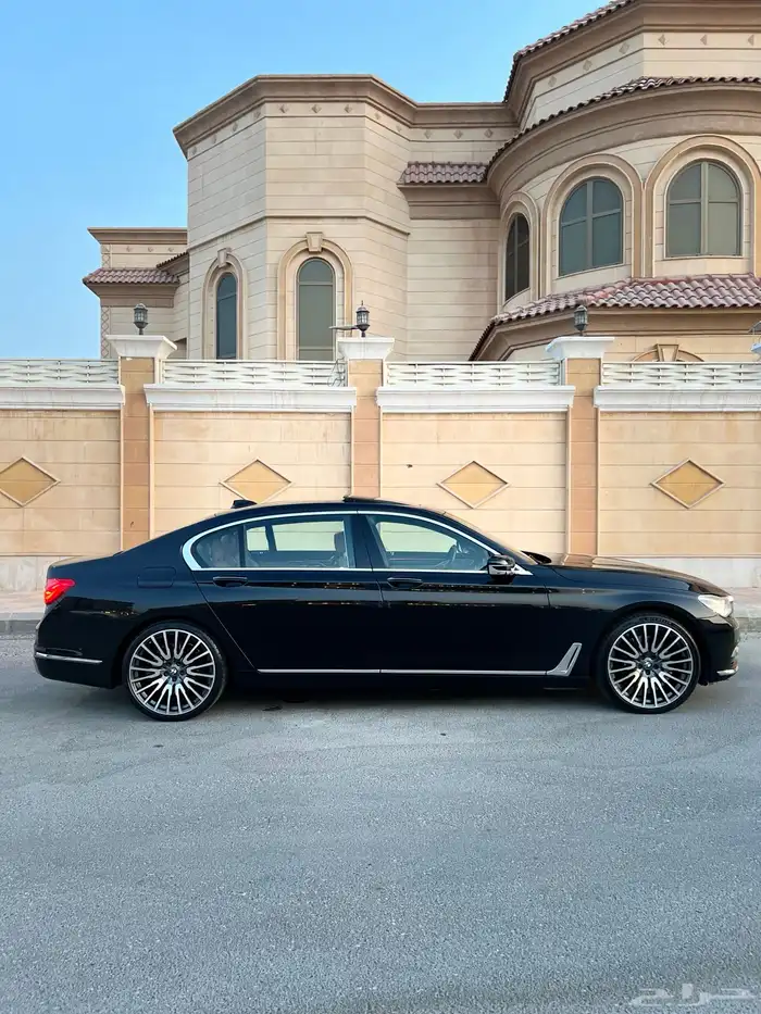 بي ام دبليو 750li ممشى قليل 2016 قمة النظافة بحالة الوكالة 15