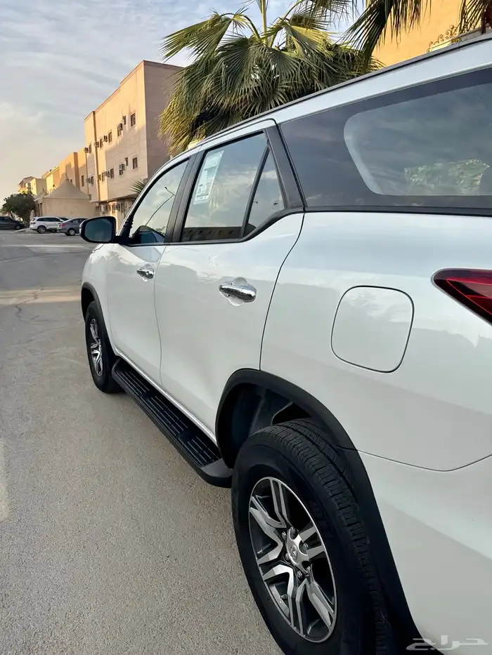 فورشنر 2023م 6 سلندر فئة VX1 5