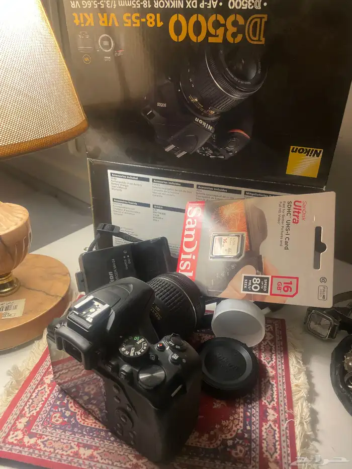 كاميرا NiKon D3500 يوجد معها شريحه اضافيه ذاكره 0