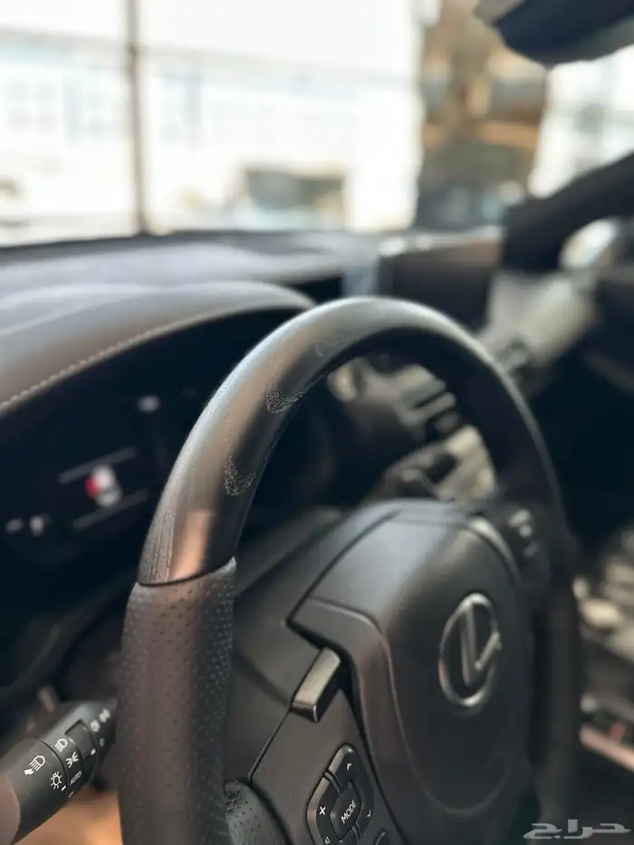 لكزس is350f بلاك ادشن 2025 28