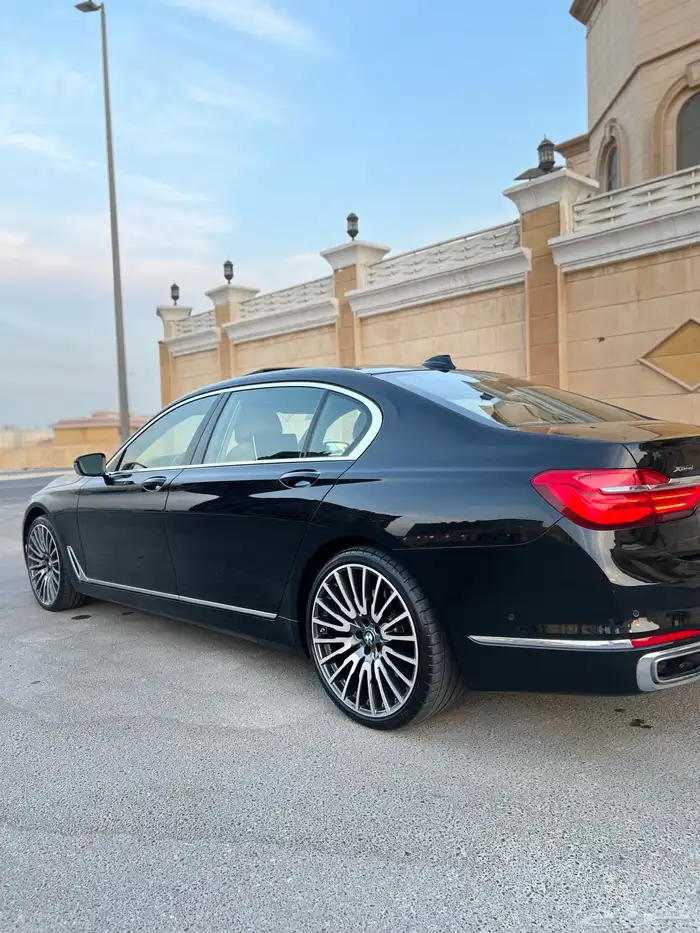 بي ام دبليو 750li ممشى قليل 2016 قمة النظافة بحالة الوكالة 5