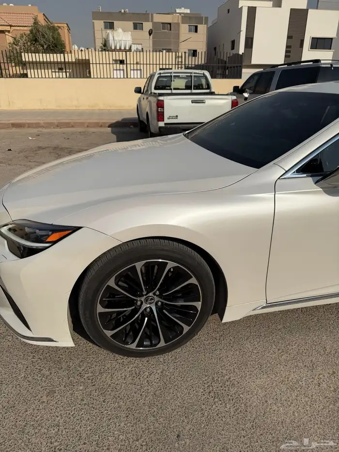 للبيع لكزس 2022 نظيفه 13