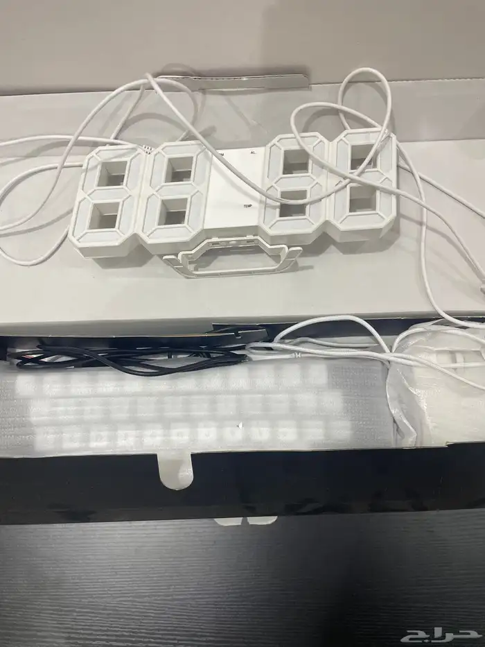 طاوله قيمنق وساعه وماوس كيبورد 0