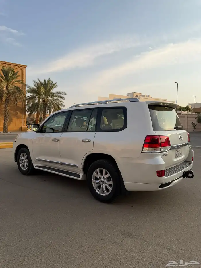 لاندكروزر 2017 رقم (( 3)) عدد الملاك ((2)) 3