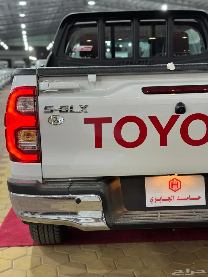 تويوتا   هايلوكس دبل بنزين توماتيك 2025 جديد 131.100 شامل 6