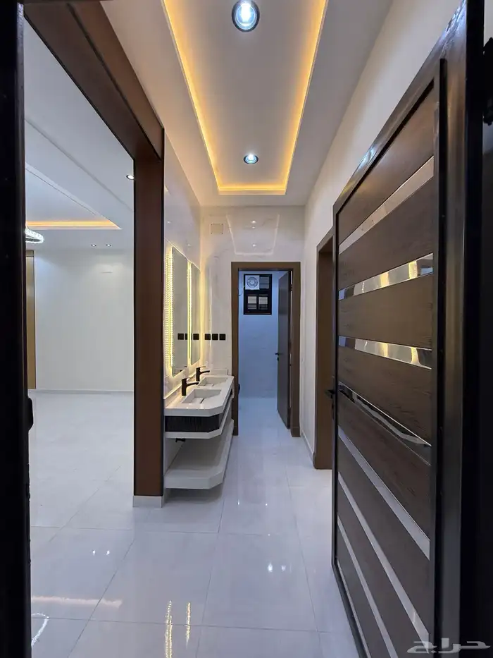 للبيع روف علوي بدرج داخلى وخارجى بحى الراقى شرق خميس مشيط 8