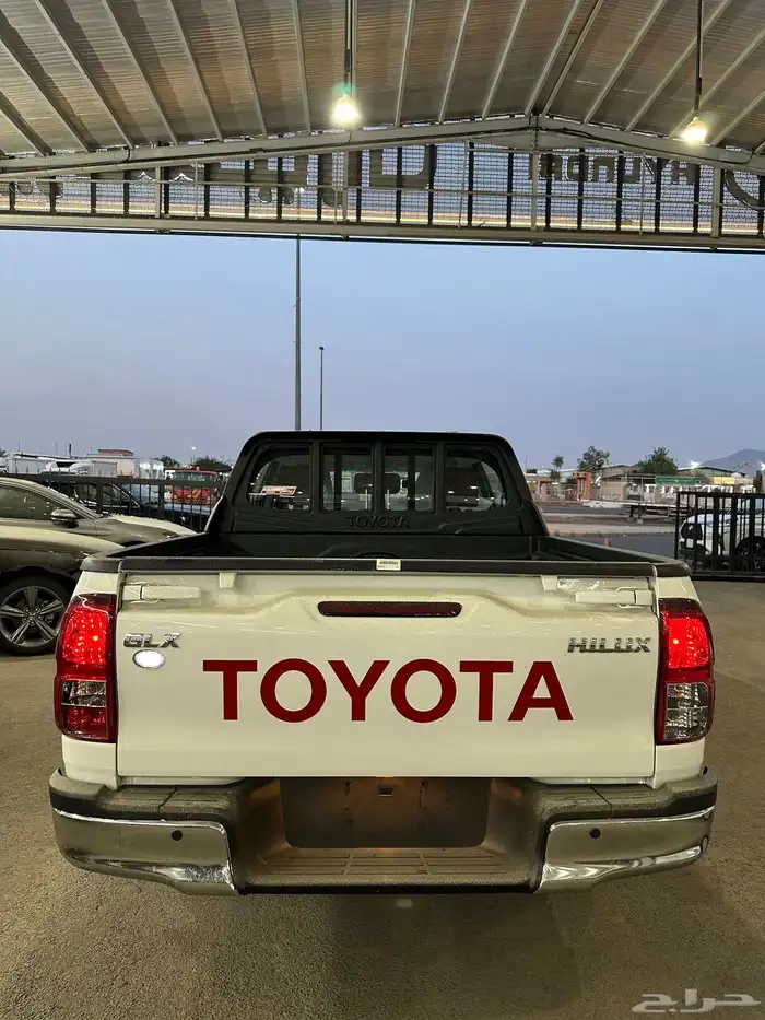 هايلوكس غمارتين بنزين اتوماتيك طيس GLX موديل 2026 9