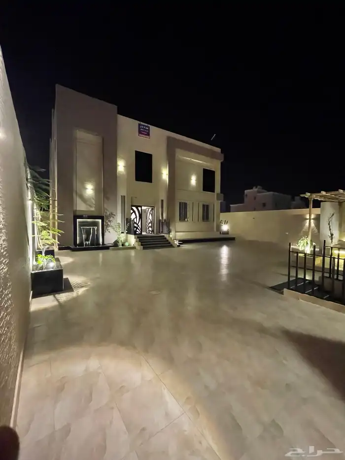 فله للبيع تندحه خلف المرور دورين وملحق 3