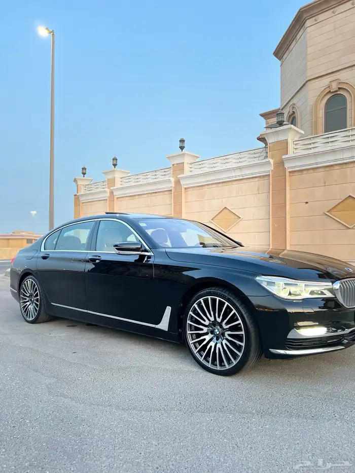 بي ام دبليو 750li ممشى قليل 2016 قمة النظافة بحالة الوكالة 13