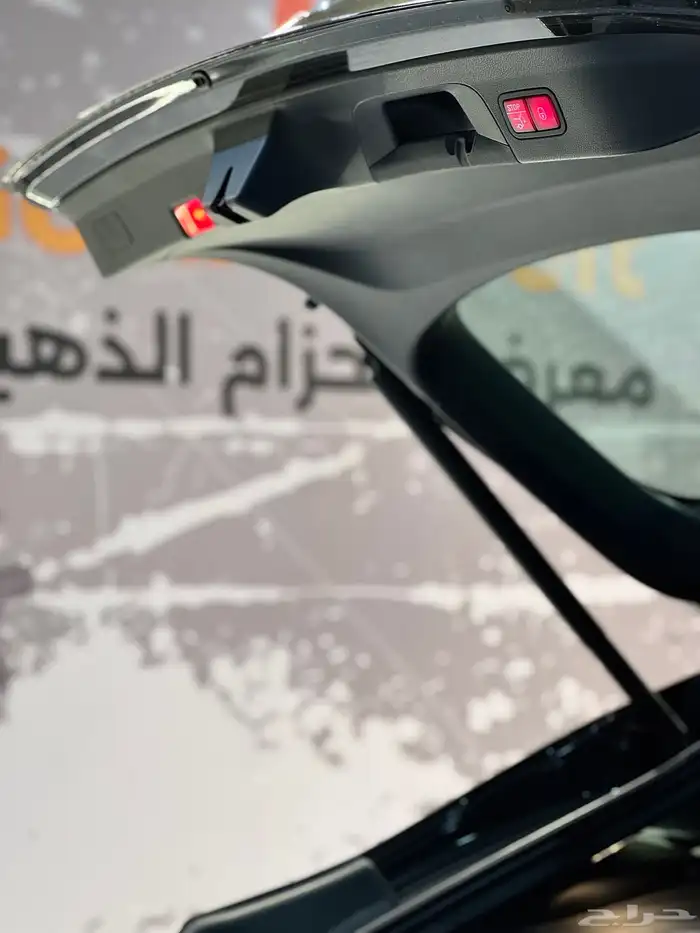 مرسيدس GLC200 موديل 2022 14