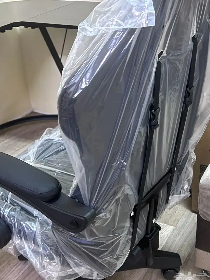 كرسي قيمنق جديد جدا  السعر 230 2